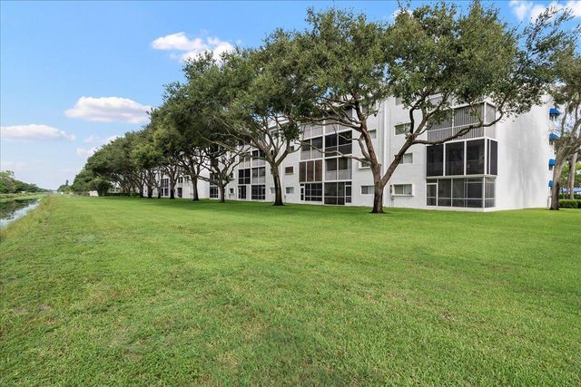 4734 Lucerne Lakes Boulevard E 302, Lake Worth, FL 33467