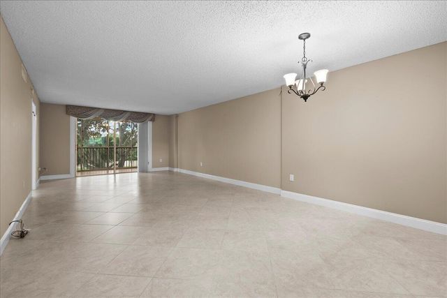 4734 Lucerne Lakes Boulevard E 302, Lake Worth, FL 33467