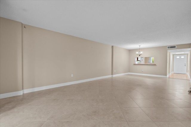 4734 Lucerne Lakes Boulevard E 302, Lake Worth, FL 33467