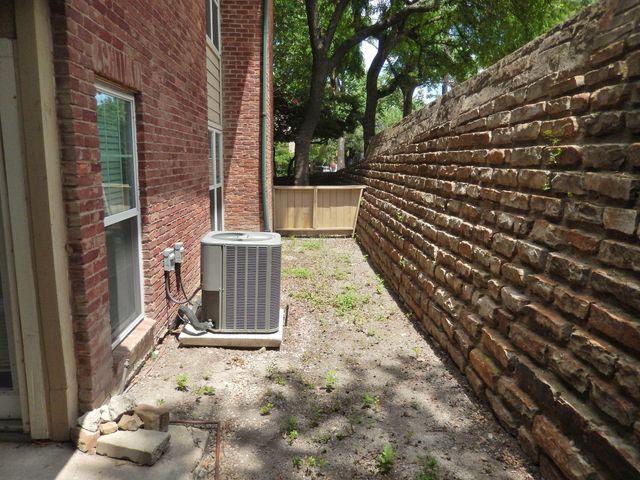8601 Park Lane 312, Dallas, TX 75231