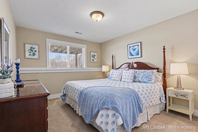 6737 Windsor Ridge Court Ne 8, Plainfield Twp, MI 49341