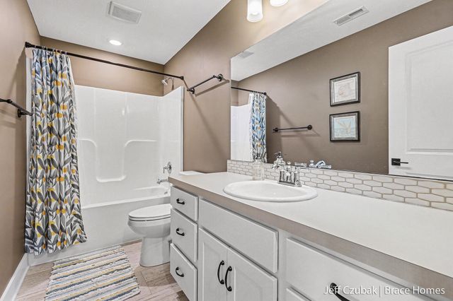 6737 Windsor Ridge Court Ne 8, Plainfield Twp, MI 49341