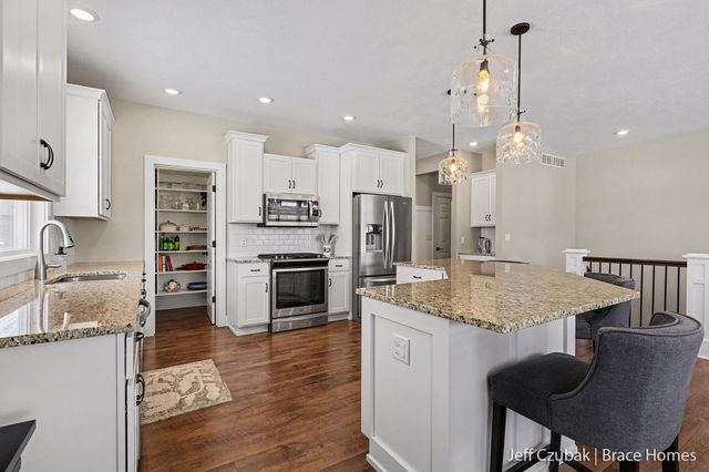 6737 Windsor Ridge Court Ne 8, Plainfield Twp, MI 49341