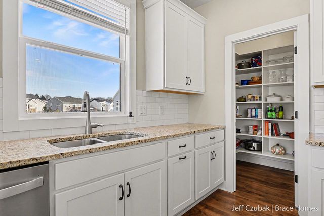 6737 Windsor Ridge Court Ne 8, Plainfield Twp, MI 49341