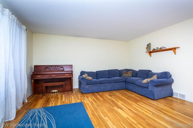 310 Boutell Drive, Grand Blanc, MI 48439