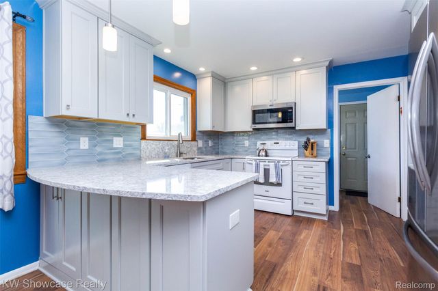 310 Boutell Drive, Grand Blanc, MI 48439