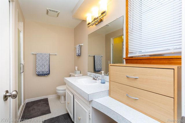 310 Boutell Drive, Grand Blanc, MI 48439