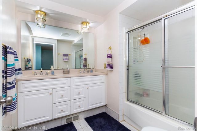 310 Boutell Drive, Grand Blanc, MI 48439