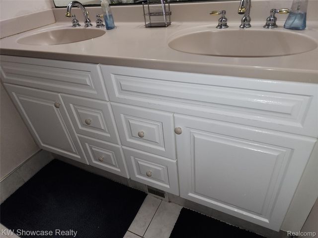 310 Boutell Drive, Grand Blanc, MI 48439