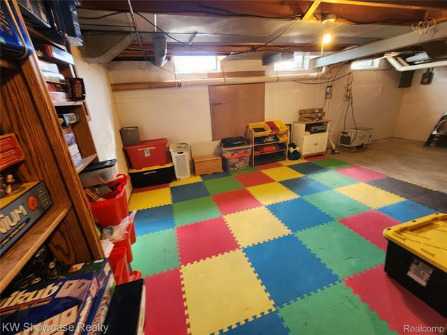 310 Boutell Drive, Grand Blanc, MI 48439