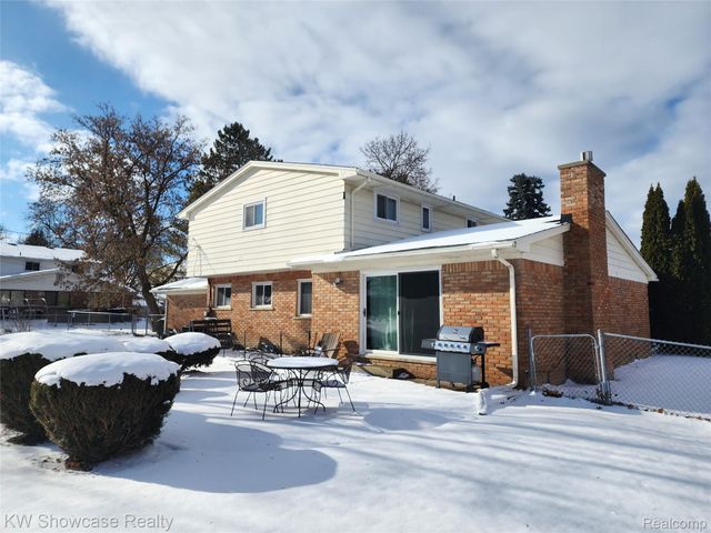 310 Boutell Drive, Grand Blanc, MI 48439