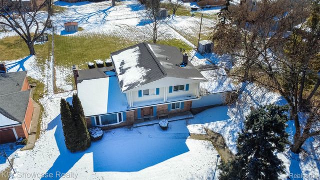310 Boutell Drive, Grand Blanc, MI 48439