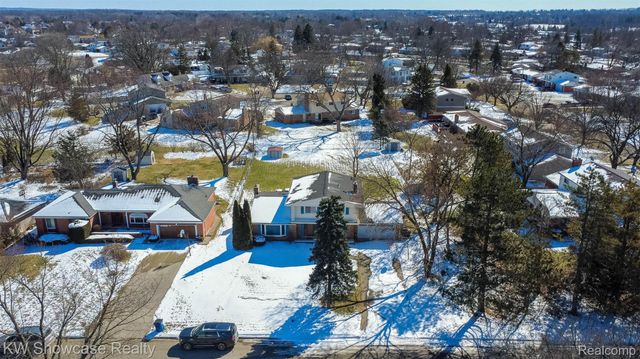 310 Boutell Drive, Grand Blanc, MI 48439