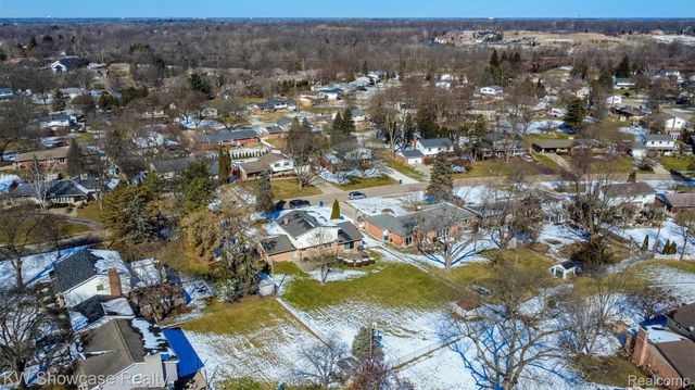 310 Boutell Drive, Grand Blanc, MI 48439