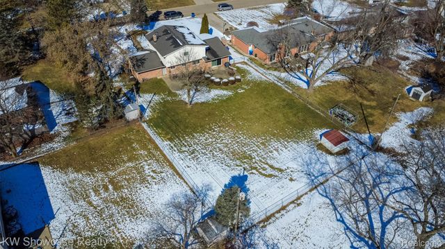 310 Boutell Drive, Grand Blanc, MI 48439