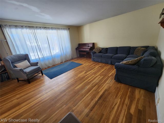 310 Boutell Drive, Grand Blanc, MI 48439