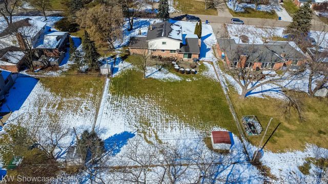 310 Boutell Drive, Grand Blanc, MI 48439