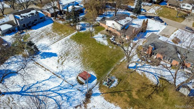 310 Boutell Drive, Grand Blanc, MI 48439