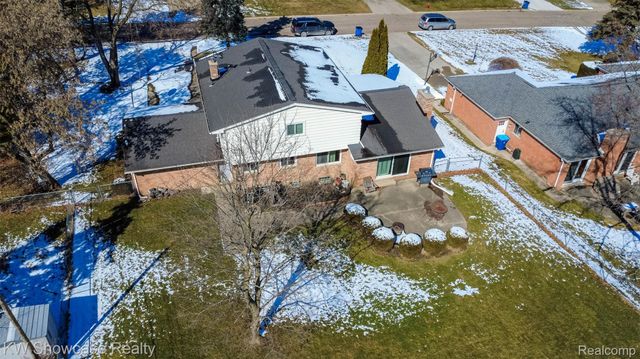 310 Boutell Drive, Grand Blanc, MI 48439