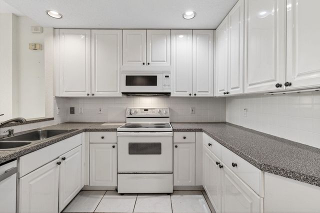 12468 Crystal Pointe Drive 102, Boynton Beach, FL 33437