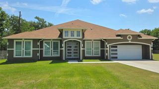 807 Steele Road A, Highlands, TX 77562