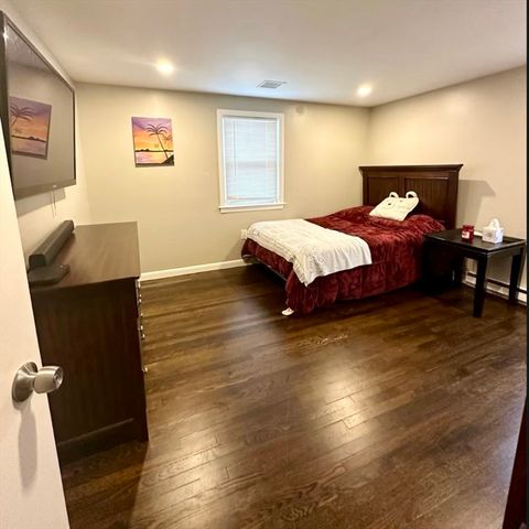 29 Fresh Pond Cir, Plymouth, MA 02360