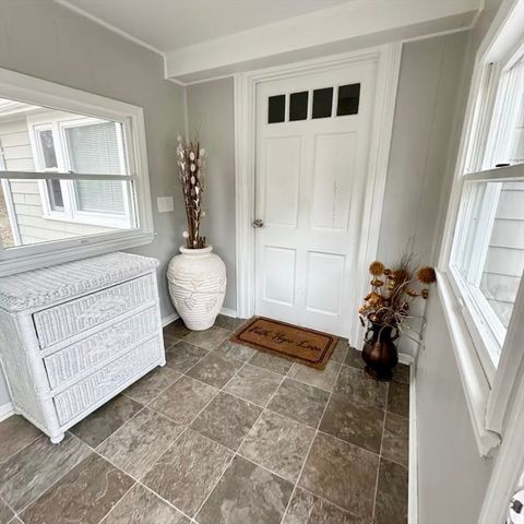 29 Fresh Pond Cir, Plymouth, MA 02360