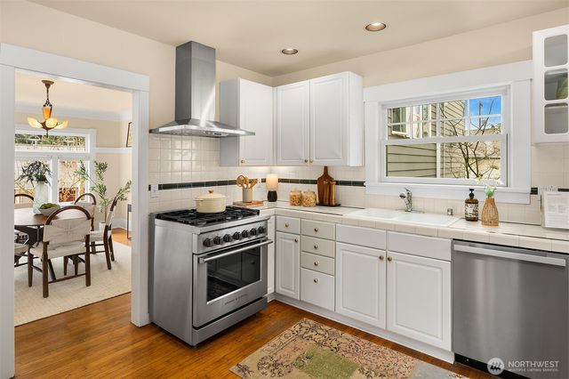 521 N 47th Street, Seattle, WA 98103