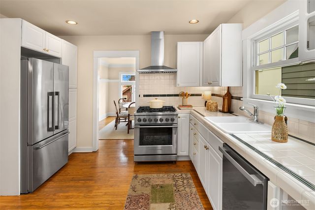 521 N 47th Street, Seattle, WA 98103