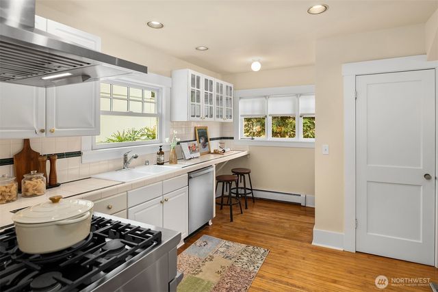 521 N 47th Street, Seattle, WA 98103