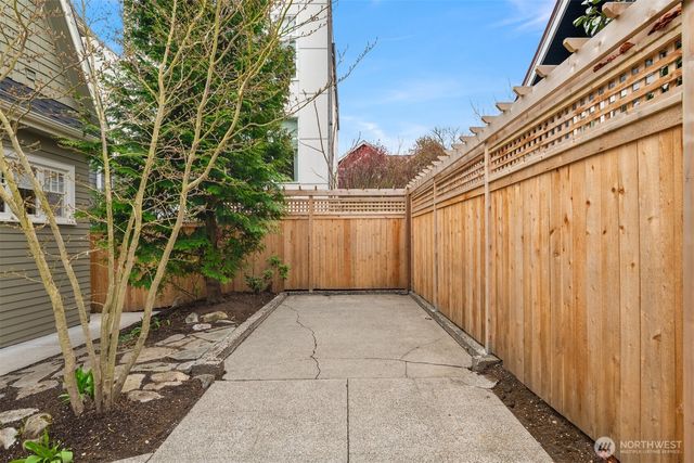 521 N 47th Street, Seattle, WA 98103