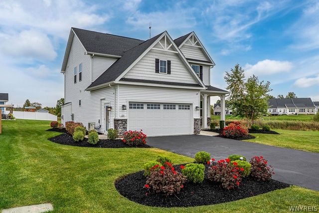 221 Stonebridge Road, Grand Island, NY 14072