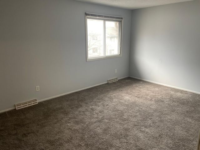 2363 Dorland Lane E, Maplewood, MN 55119