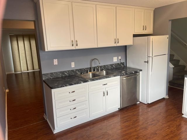 2363 Dorland Lane E, Maplewood, MN 55119