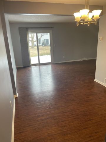 2363 Dorland Lane E, Maplewood, MN 55119