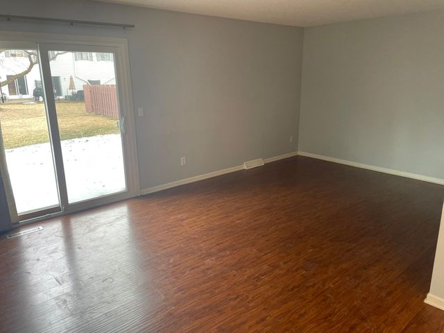 2363 Dorland Lane E, Maplewood, MN 55119