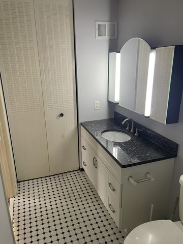 2363 Dorland Lane E, Maplewood, MN 55119