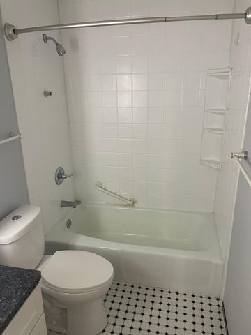 2363 Dorland Lane E, Maplewood, MN 55119