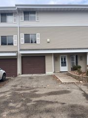 2363 Dorland Lane E, Maplewood, MN 55119