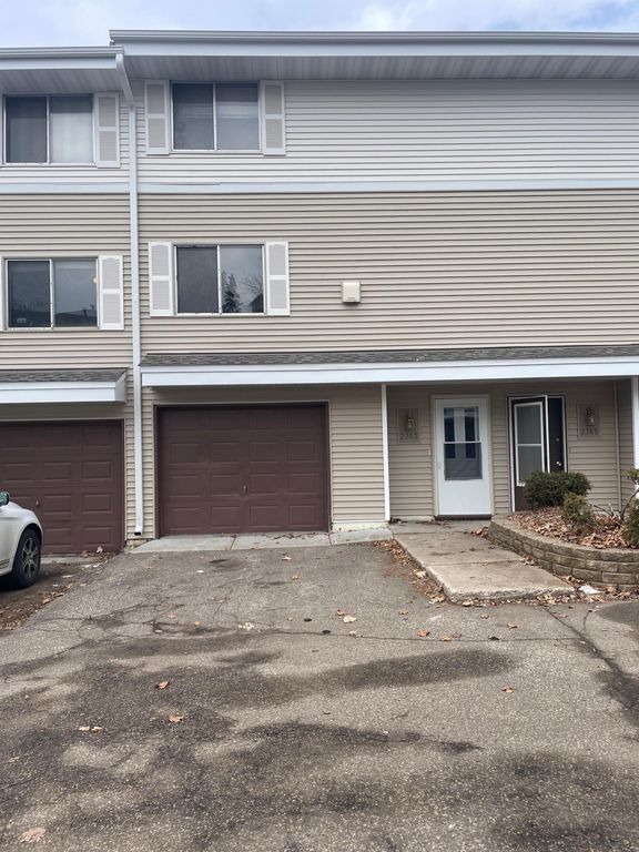 2363 Dorland Lane E, Maplewood, MN 55119