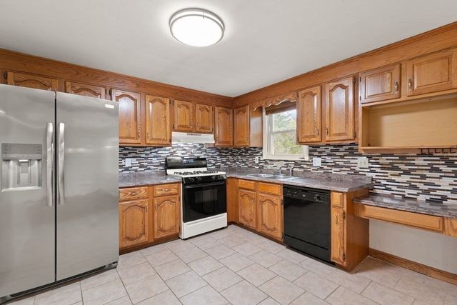 7 Heath Rd, Easton, MA 02375