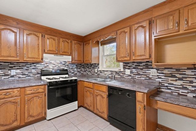 7 Heath Rd, Easton, MA 02375