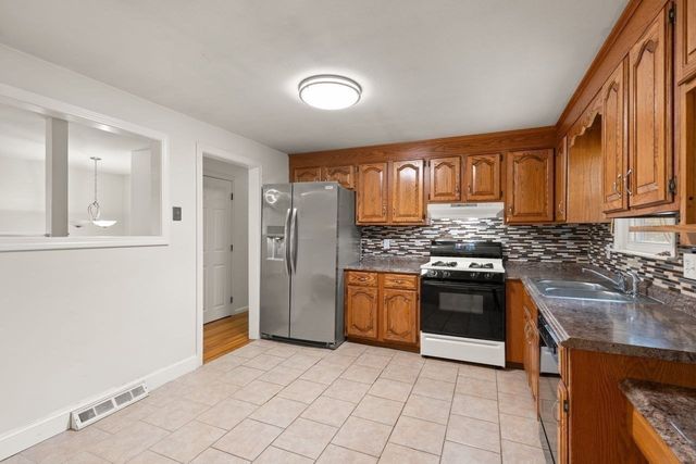 7 Heath Rd, Easton, MA 02375