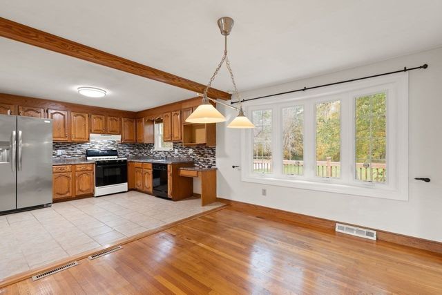 7 Heath Rd, Easton, MA 02375