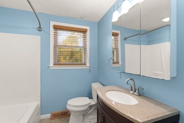 7 Heath Rd, Easton, MA 02375