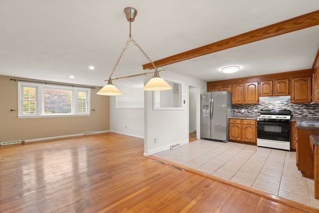 7 Heath Rd, Easton, MA 02375