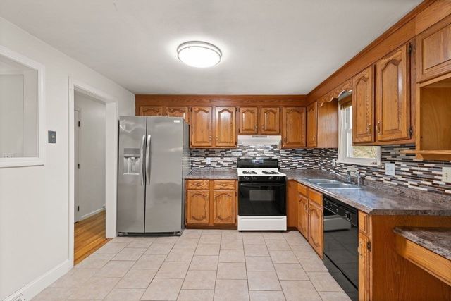 7 Heath Rd, Easton, MA 02375