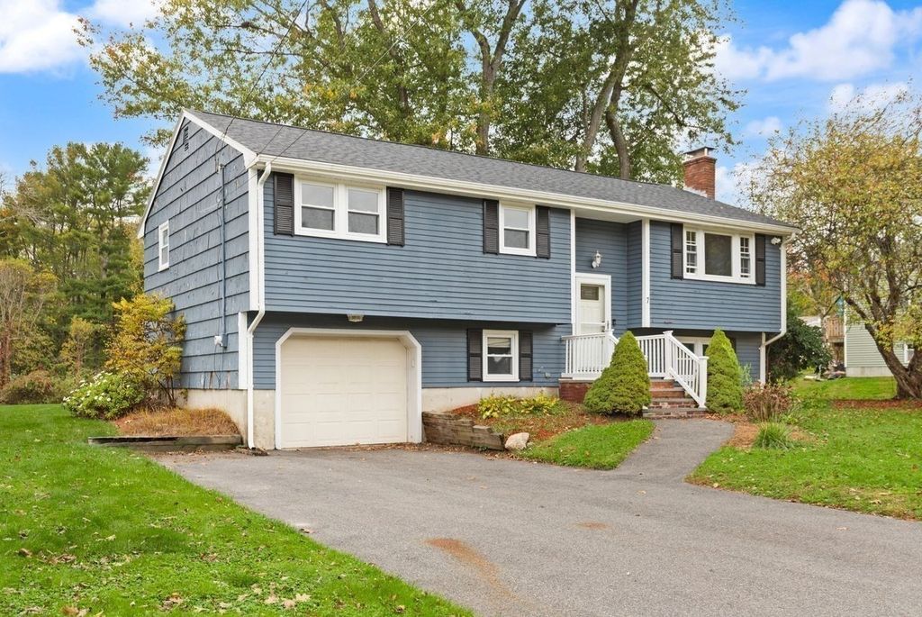 7 Heath Rd, Easton, MA 02375