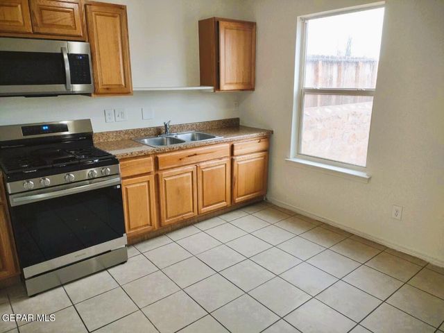 9488 Landry McKee Lane A, El Paso, TX 79907