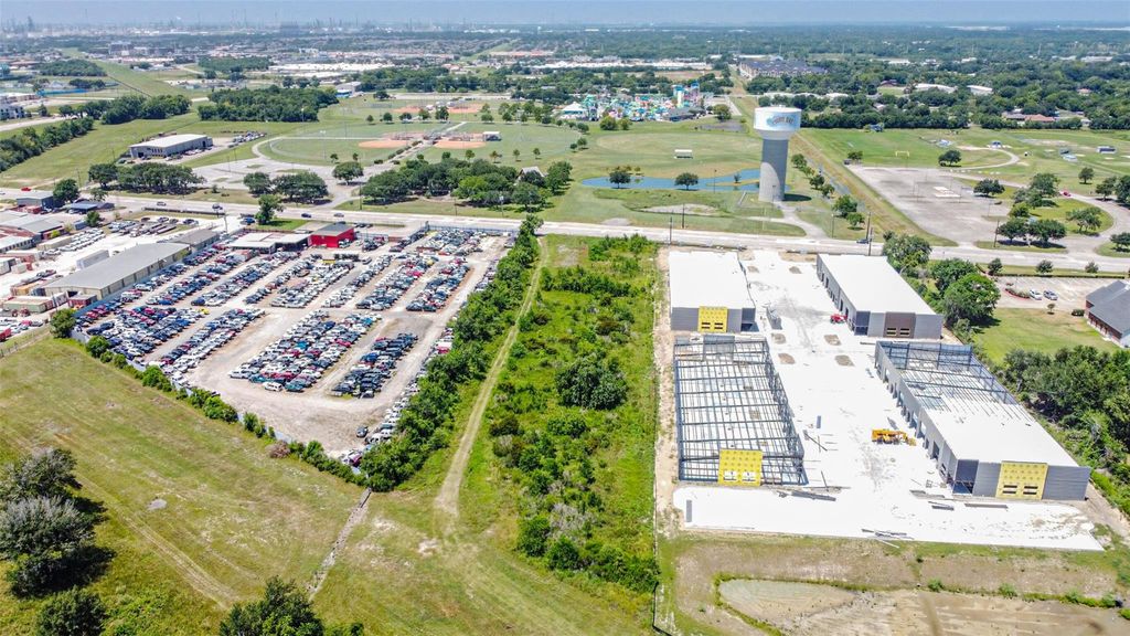 5226 N Main Street, Baytown, TX 77521